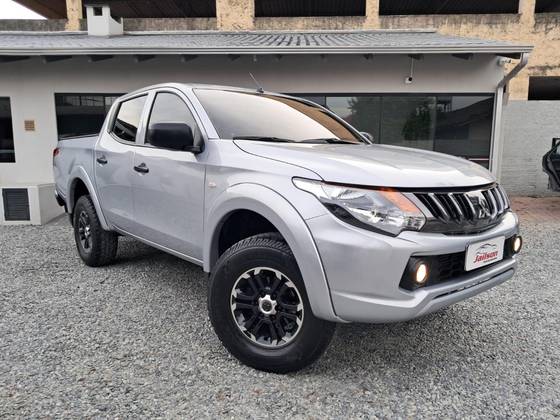 MITSUBISHI L200 TRITON 2.4 16V TURBO DIESEL SPORT GLS CD 4P 4X4 AUTOMÁTICO MITSUBISHI L200 TRITON 2.4 16V TURBO DIESEL SPORT GLS CD 4P 4X4 AUTOMÁTICO